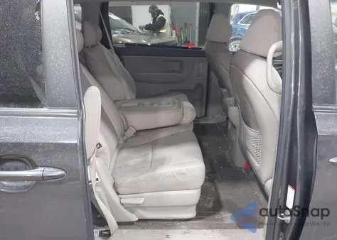 2016 Kia Sedona Lx z USA, uszkodzony, nr VIN KNDMB5C18G6159515